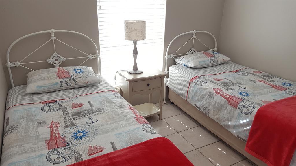 Strandloper Apartments Hermanus Exterior foto