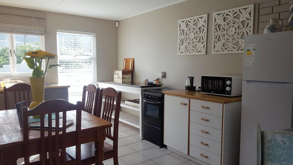 Strandloper Apartments Hermanus Exterior foto